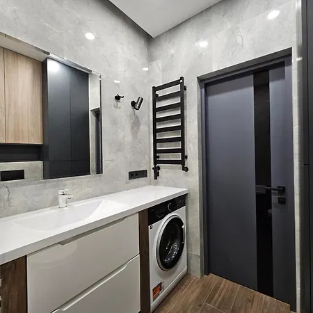 Apartment 98 At Park *