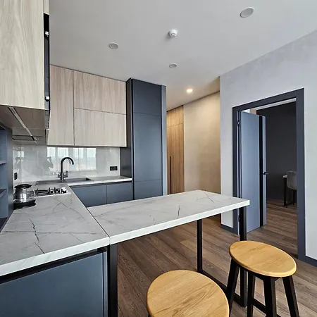 98 At Park Appartement Lviv